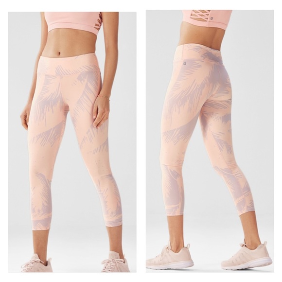 Fabletics Define PowerHold® Mid-Rise Capri Women’s SZ XS Pink Calypso Print Yoga - Picture 1 of 7